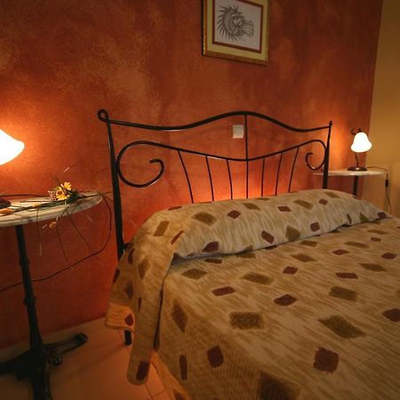 Efta Anemi - Benovias Aparthotel Карфас Екстериор снимка