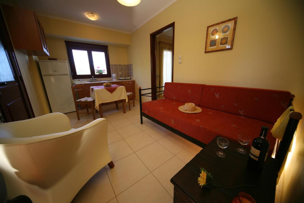 Efta Anemi - Benovias Aparthotel Карфас Екстериор снимка